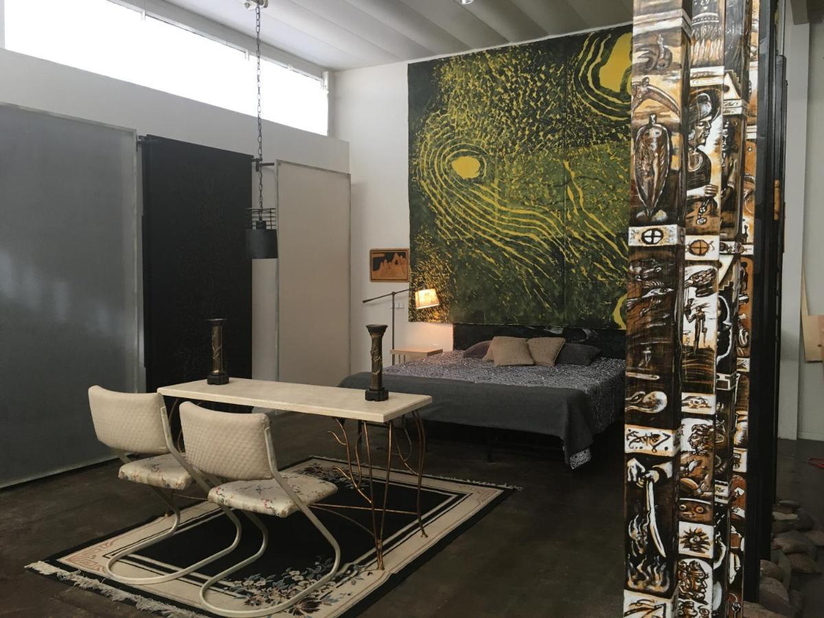 Space Castle: A 1950S Gas Station Transformed Into An Art Themed Wonderland 特鲁斯奥康西昆西斯 外观 照片