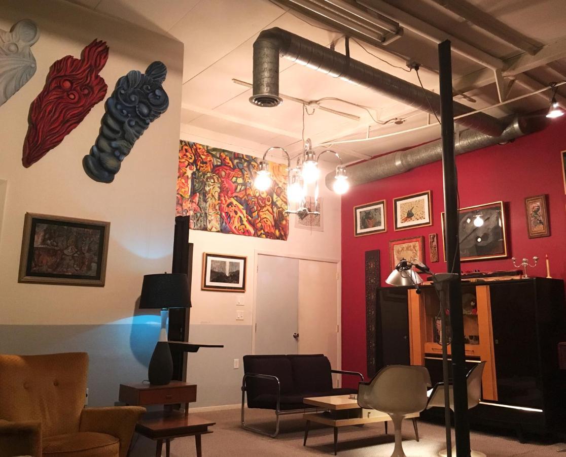 Space Castle: A 1950S Gas Station Transformed Into An Art Themed Wonderland 特鲁斯奥康西昆西斯 外观 照片