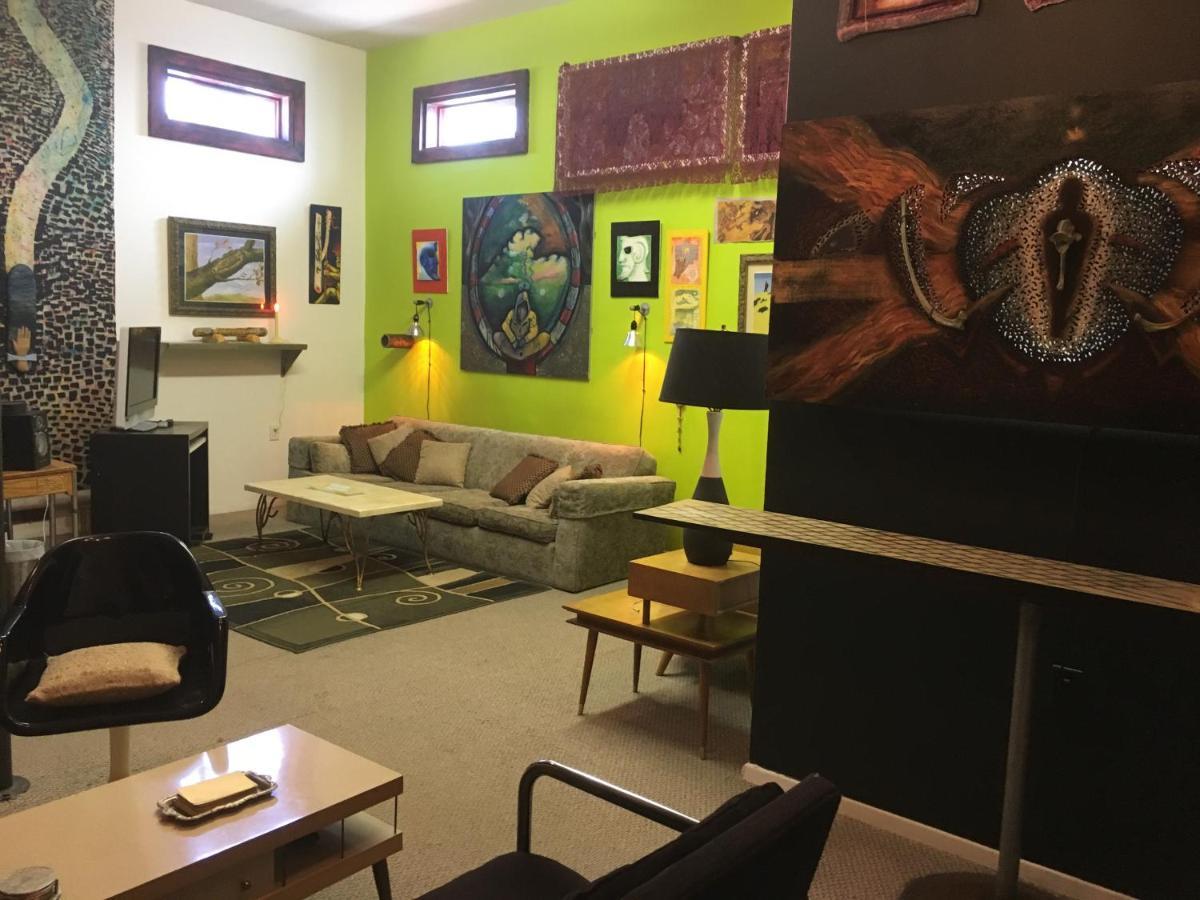 Space Castle: A 1950S Gas Station Transformed Into An Art Themed Wonderland 特鲁斯奥康西昆西斯 外观 照片