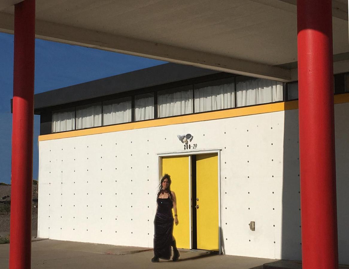 Space Castle: A 1950S Gas Station Transformed Into An Art Themed Wonderland 特鲁斯奥康西昆西斯 外观 照片