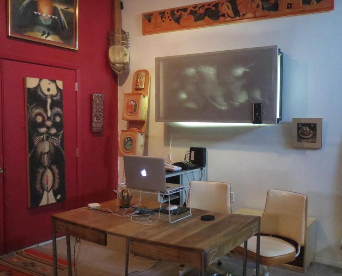 Space Castle: A 1950S Gas Station Transformed Into An Art Themed Wonderland 特鲁斯奥康西昆西斯 外观 照片