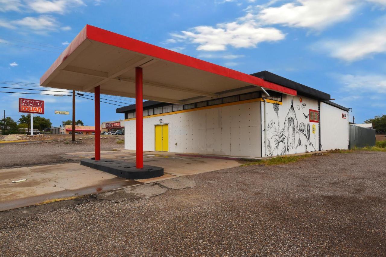 Space Castle: A 1950S Gas Station Transformed Into An Art Themed Wonderland 特鲁斯奥康西昆西斯 外观 照片